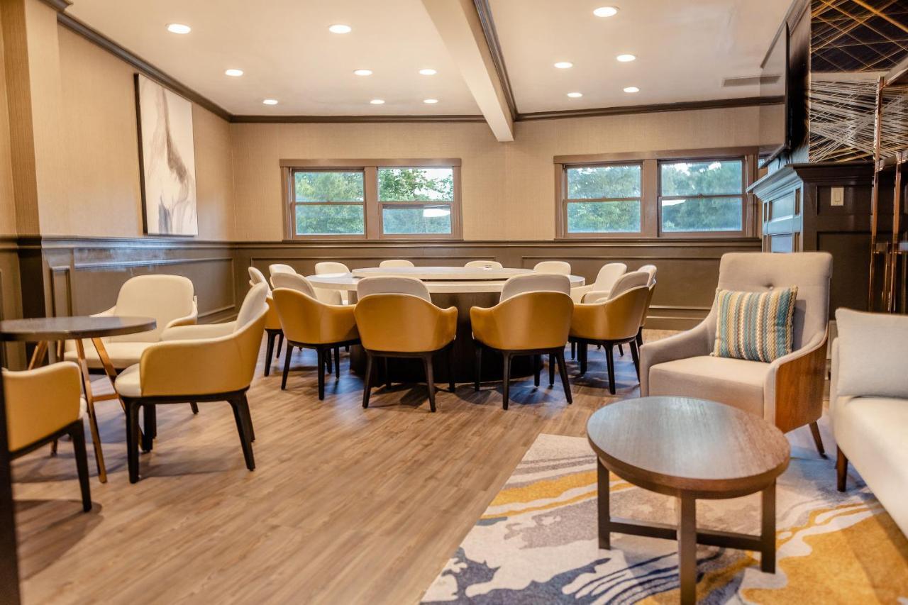 Chateau Merrimack Hotel & Spa Tyngsboro Buitenkant foto