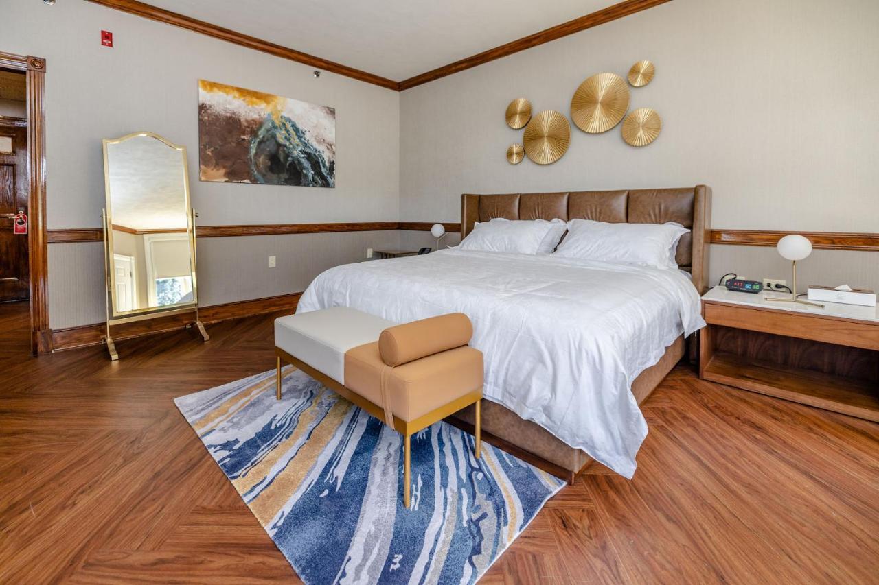 Chateau Merrimack Hotel & Spa Tyngsboro Buitenkant foto